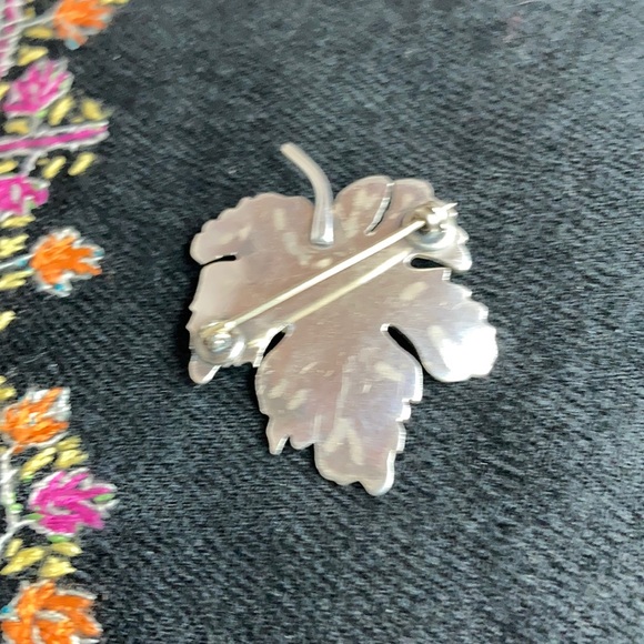Vintage Maple Leaf Brooch - Picture 5 of 5